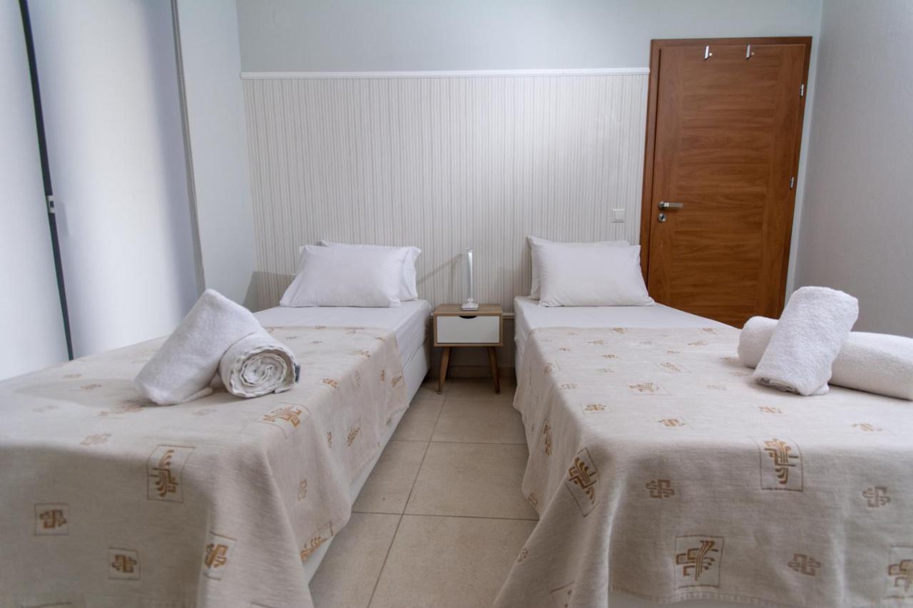 Spacious Fully Equipped 3Bd 2Bath Apt In The Heart Of City With Balconies Ac And Fast Wifi #2 كاندية المظهر الخارجي الصورة