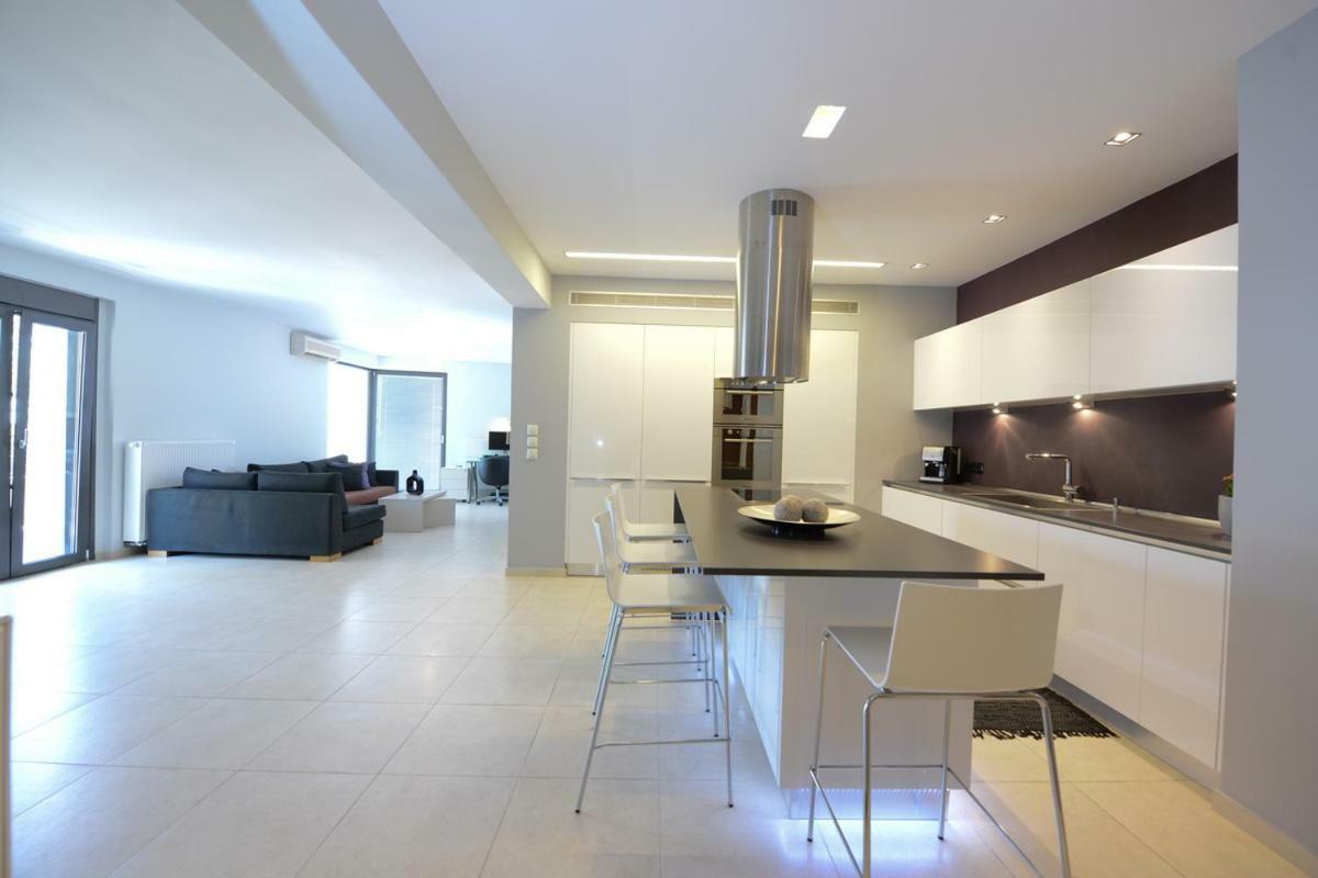 Spacious Fully Equipped 3Bd 2Bath Apt In The Heart Of City With Balconies Ac And Fast Wifi #2 كاندية المظهر الخارجي الصورة