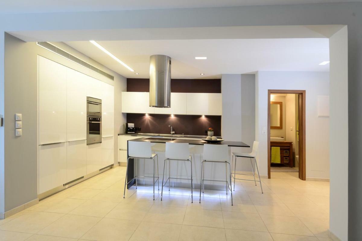 Spacious Fully Equipped 3Bd 2Bath Apt In The Heart Of City With Balconies Ac And Fast Wifi #2 كاندية المظهر الخارجي الصورة