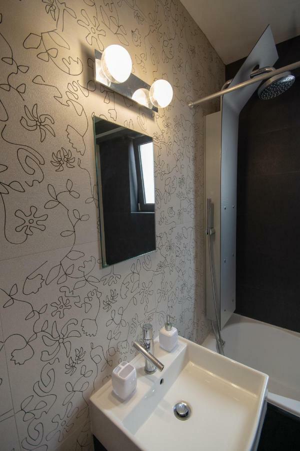 Spacious Fully Equipped 3Bd 2Bath Apt In The Heart Of City With Balconies Ac And Fast Wifi #2 كاندية المظهر الخارجي الصورة